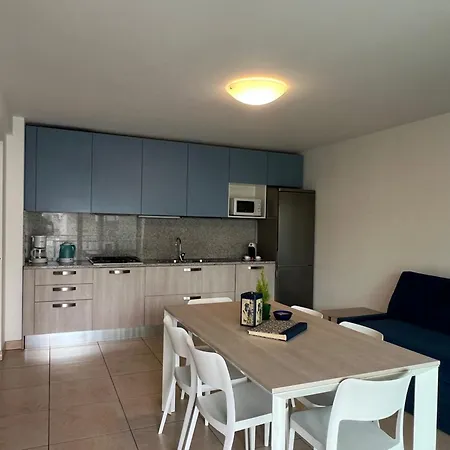 Beachside Flat With Spacious Balcony * Lignano Sabbiadoro