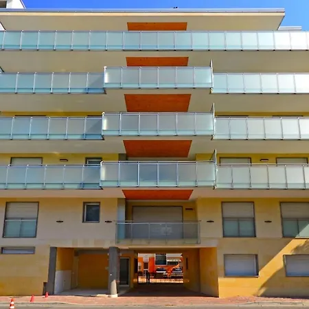 Apartment Beachside Flat With Spacious Balcony