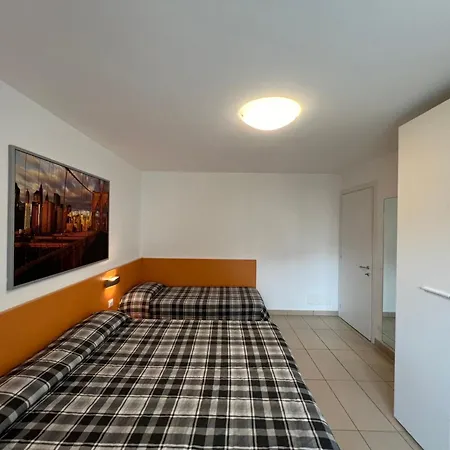 Beachside Flat With Spacious Balcony