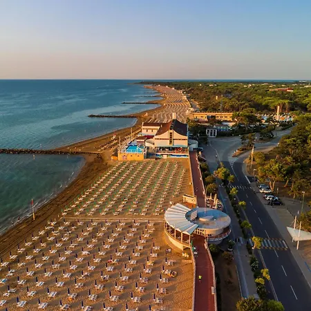 Beachside Flat With Spacious Balcony Lignano Sabbiadoro