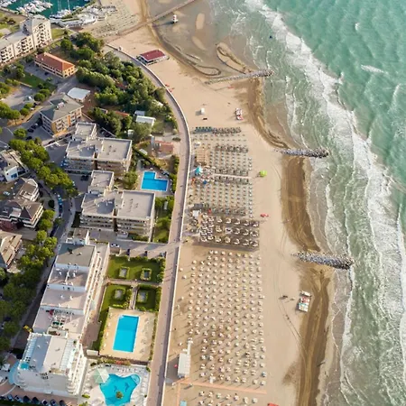 Beachside Flat With Spacious Balcony Apartment Lignano Sabbiadoro